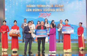 Vietjet nhận bằng khen vì đóng góp cho thế hệ trẻ Việt Nam